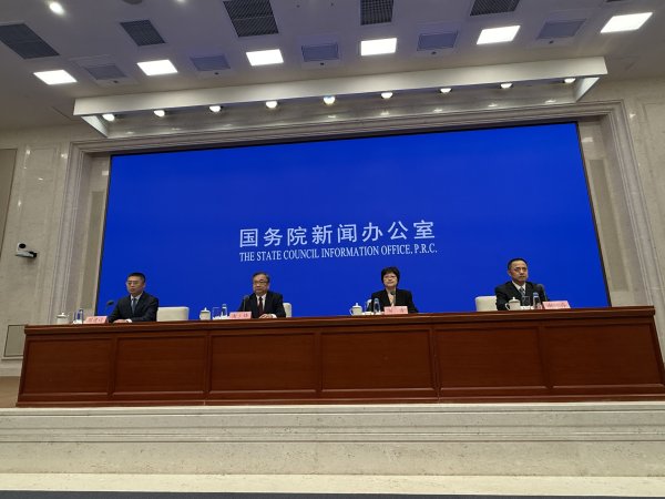 联丰配资 AI大模型等数字技术迅速发展 工信部：上半年数字产业收入增9.3%